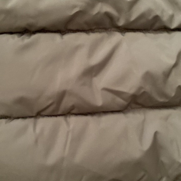 Unisex olive green kids size 6 kids with fur around the hoodie use twice - Picture 2 of 5